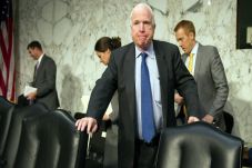 McCain Salah Besar,...