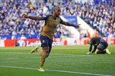 Walcott Tutup Mata,...