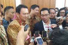 Ahok Tunggu Data Pelajar...
