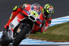 Andrea Iannone Berpeluang...