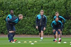Bek Arsenal Yakin Bisa...