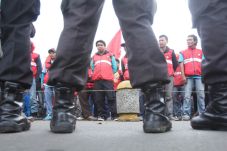 Sedang Melobi Mahasiswa,...