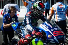 Lorenzo Sentuh Rekor...