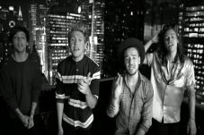One Direction Luncurkan...