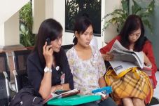 Histeris, Hamidah Lemparkan...