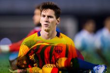 Messi Curhat Soal Ronaldo,...