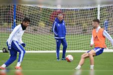 Mourinho Cermati Tangan...
