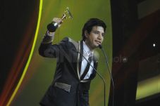 Ammar Zoni Raih Titel...