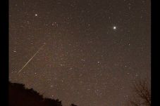 Benda Mirip Meteor Hebohkan...