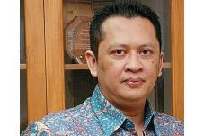 51 Tahun Golkar; Badai...