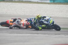 Rossi Ngambek, Ancam...