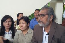Arist Merdeka Balik...