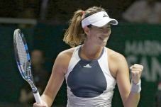 Kalahkan Safarova, Muguruza...