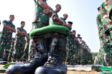 Prajurit Kodam IV/Diponegoro...