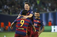 Barcelona Cium Gelagat...