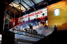 Anfield Dievakuasi karena...