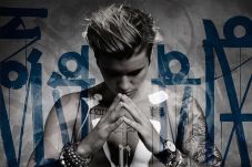 Justin Bieber Perkenalkan...