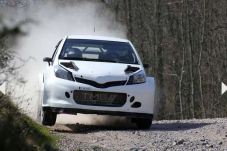 Toyota Kembangkan Yaris...