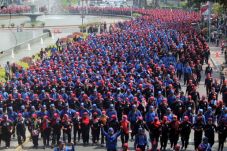 Buruh Kirim Petisi Lawan...