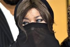 Mengaku Putri Saudi,...