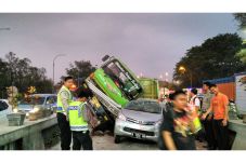 Rem Blong Truk Tabrak...