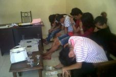 Rombongan ABG Tabrak...