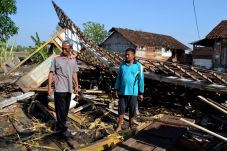 Ratusan Rumah Rusak...