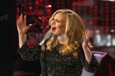 Lagu Hello Milik Adele...