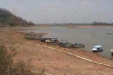Ratusan Nelayan Waduk...