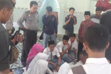 Istighosah Usir Hantu,...