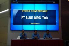 Pengemudi Blue Bird...