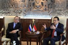 Sangkal AS, Rusia: Rezim...