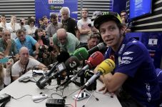 Rossi Ikut Proses Sesi...