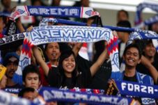 Aremania Bidik Hadiah...