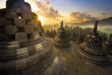 Sektor Pariwisata Indonesia...