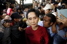 Suu Kyi Sulit Jadi Presiden,...