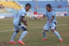 Dihadang Persib, Persela...