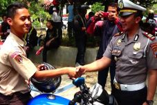 Dirazia, Pelanggar Lalu...
