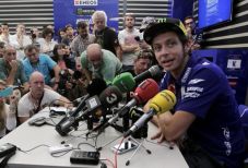 Rossi Diminta Pensiun...