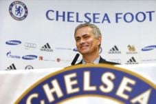 Mourinho Sepakat Latih...
