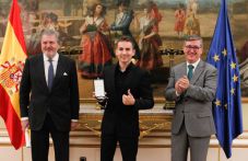 Kalahkan Rossi, Lorenzo...