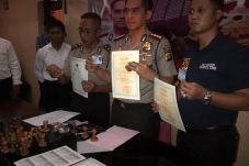Jaringan Pemalsu Dokumen...