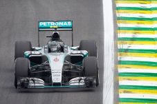 Menang di Brasil, Rosberg...