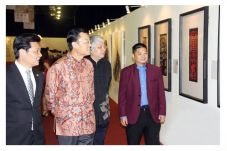 Wow, Lukisan dan Kaligrafi...