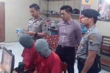 Asyik Ngeganja di Kosan,...