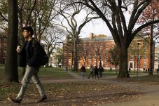 Kampus Harvard Diancam...