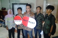 Usut Catut Nama Jokowi,...