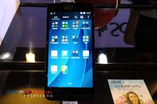 Asus Zenfone 2 Selfie...