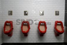 Antrean Toilet di India...