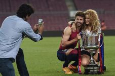 Pasangan Pique-Shakira...